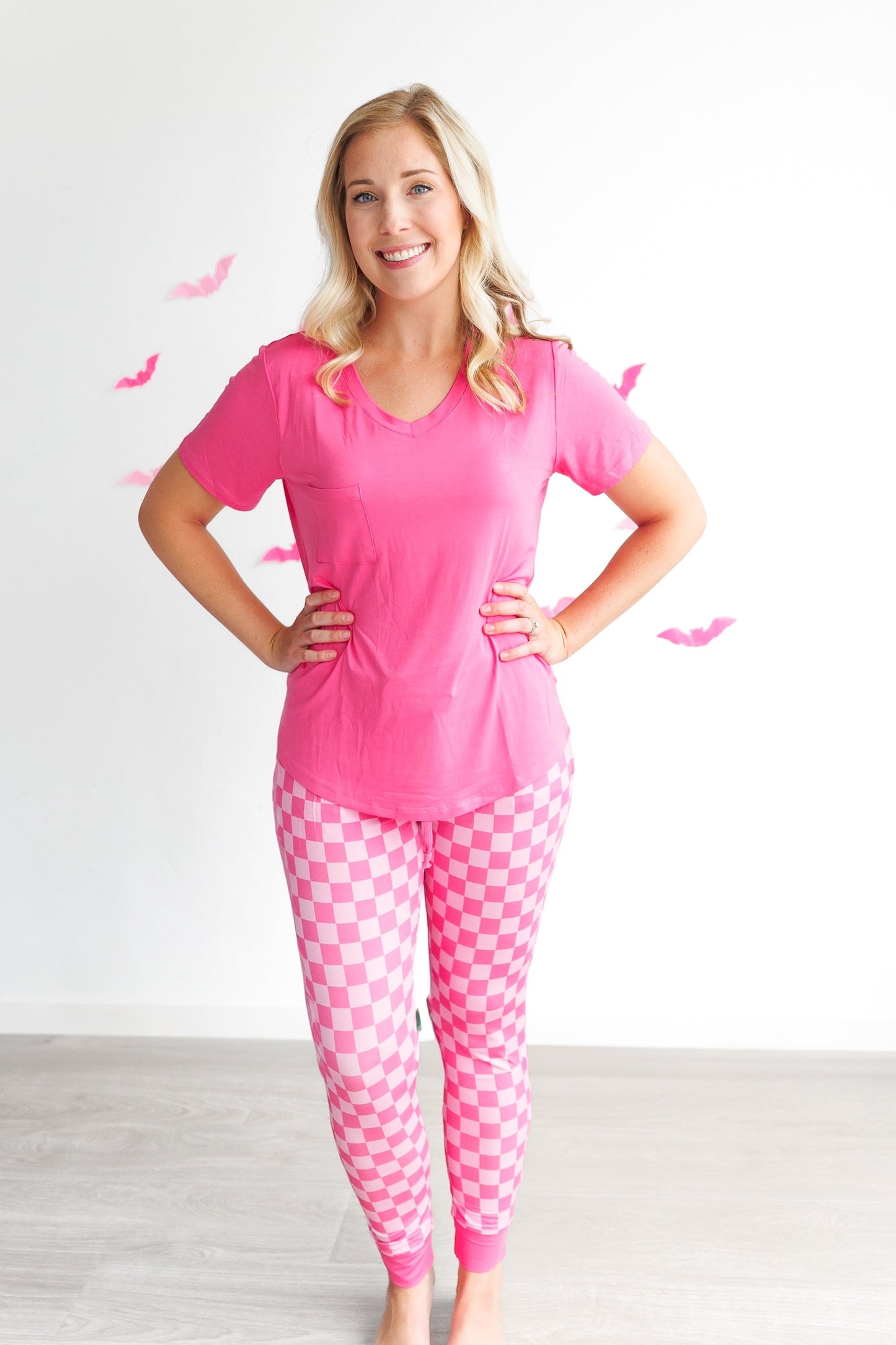 MAMA V-NECK- Bubblegum - The Avenue44