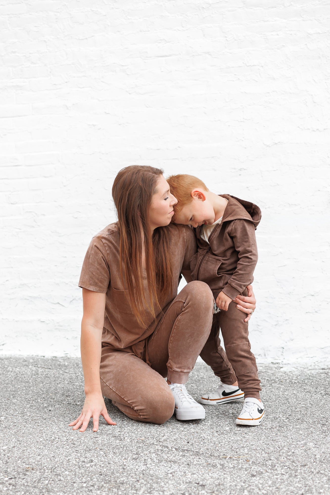 MAMA V-NECK- Bark Snow Wash - The Avenue44