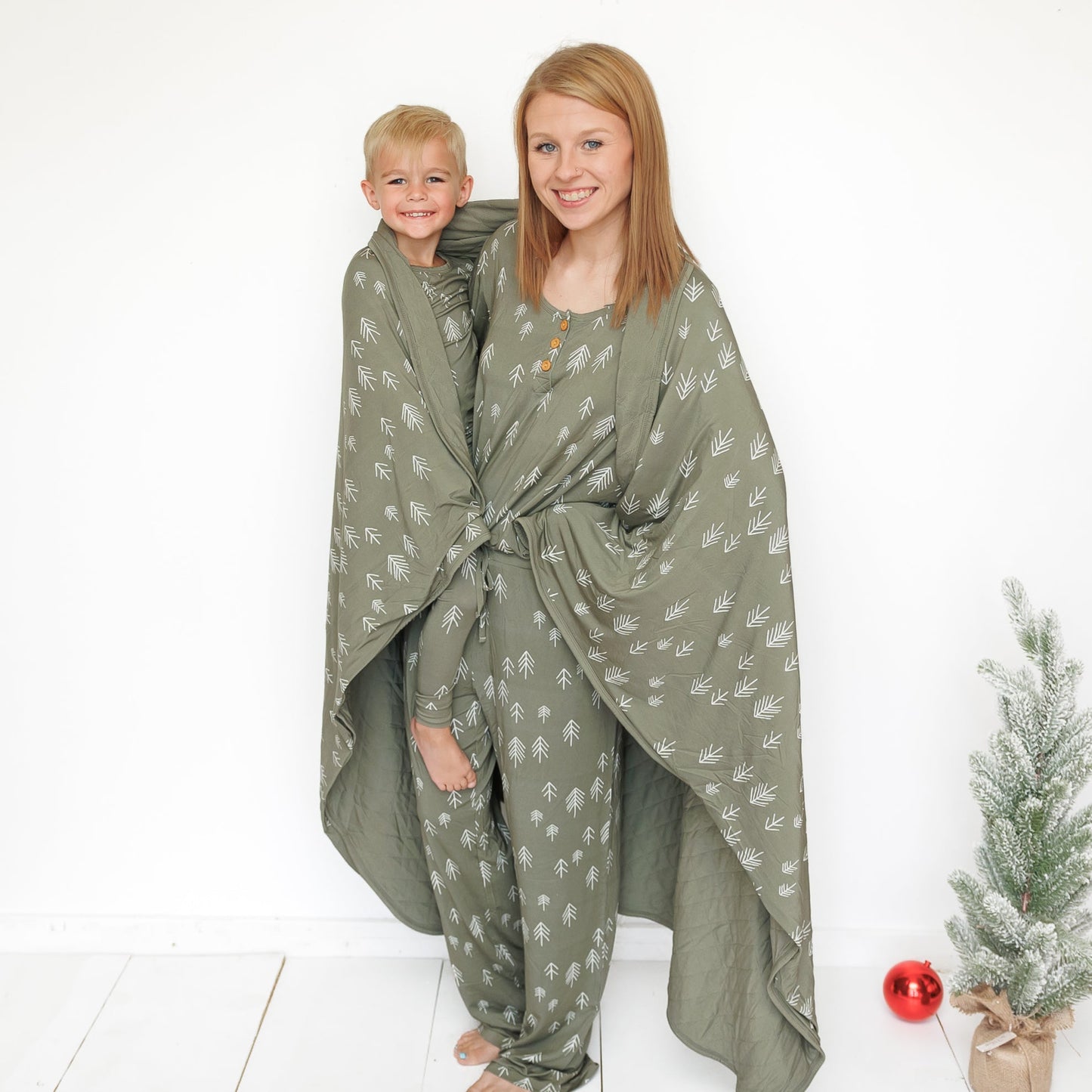 WOMEN'S PAJAMA SET- Trees - The Avenue44