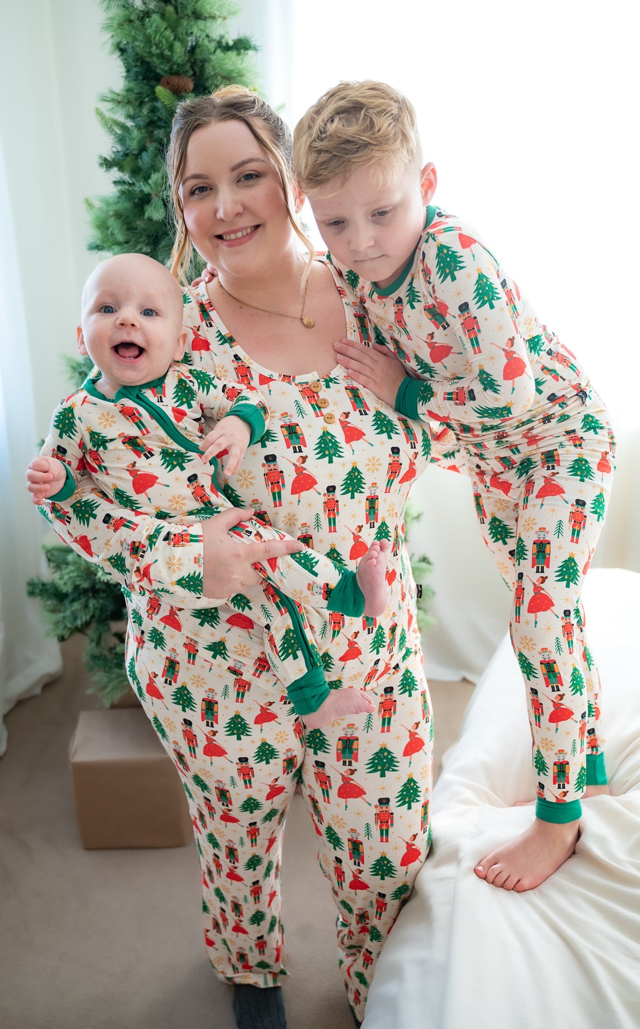 WOMEN'S PAJAMA SET- Nutcracker - The Avenue44