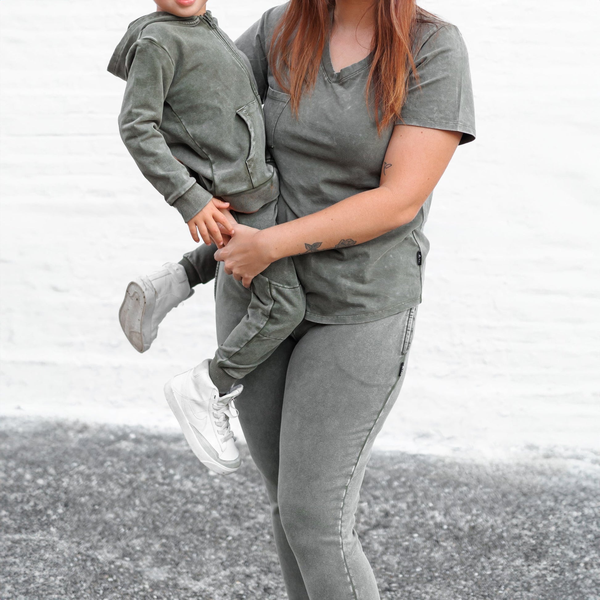 MAMA V-NECK- Moss Snow Wash - The Avenue44