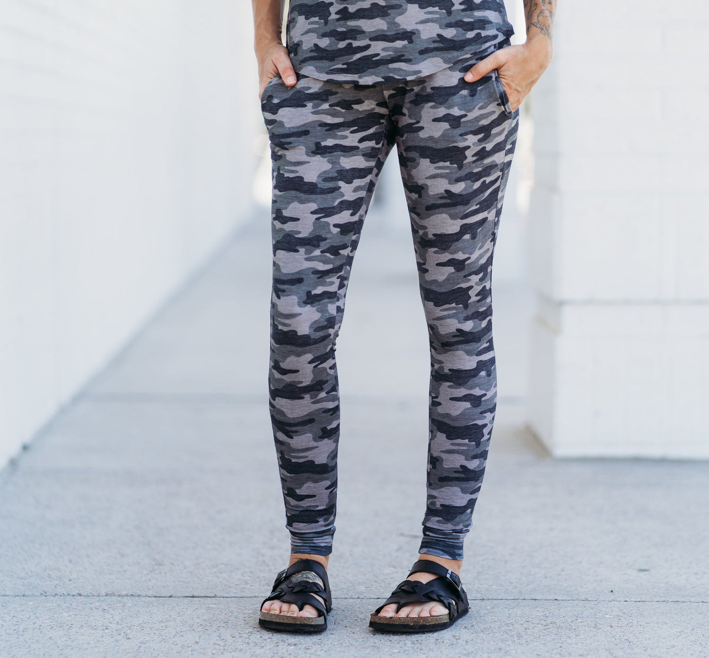 MAMA JOGGERS- Chris Camo - The Avenue44