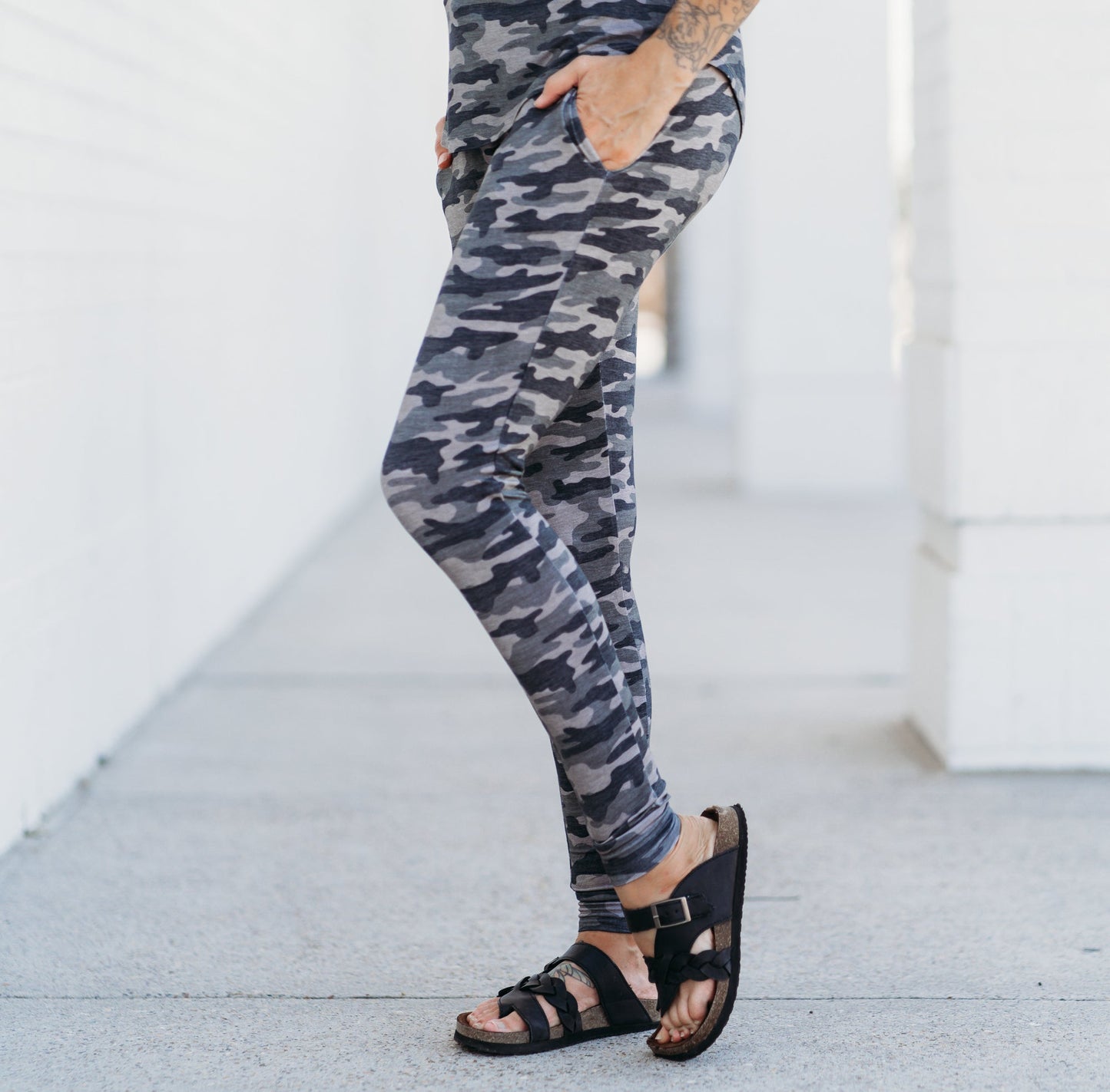 MAMA JOGGERS- Chris Camo - The Avenue44