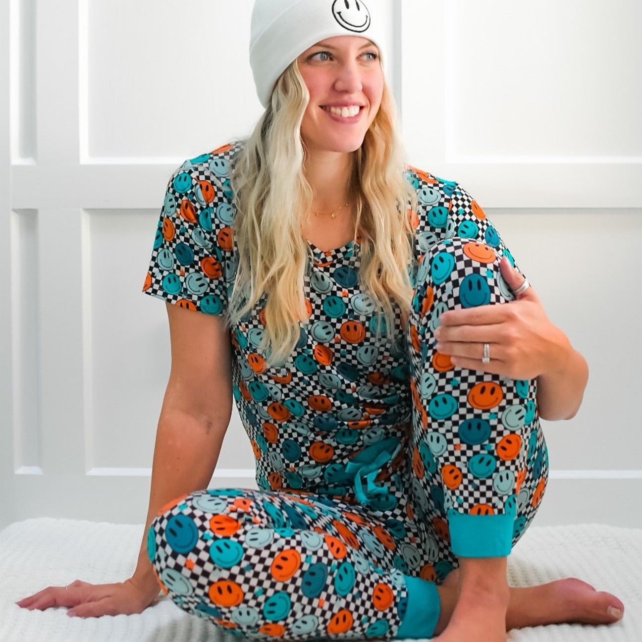 MAMA V-NECK- Blue Check Smile - The Avenue44