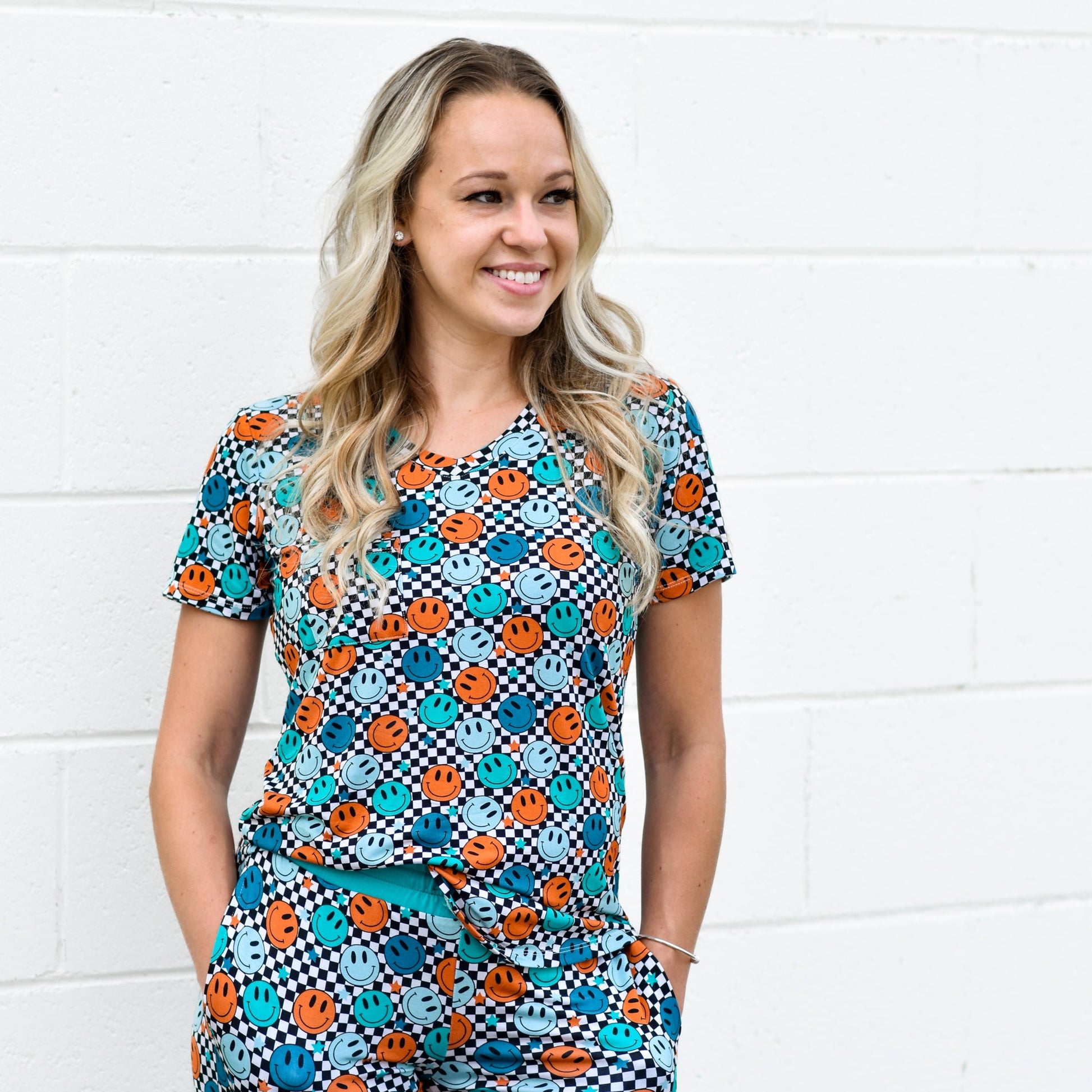 MAMA V-NECK- Blue Check Smile - The Avenue44