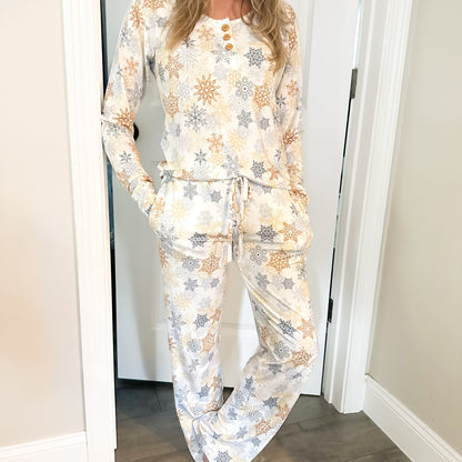 WOMEN'S PAJAMA SET- Snowflake - The Avenue44