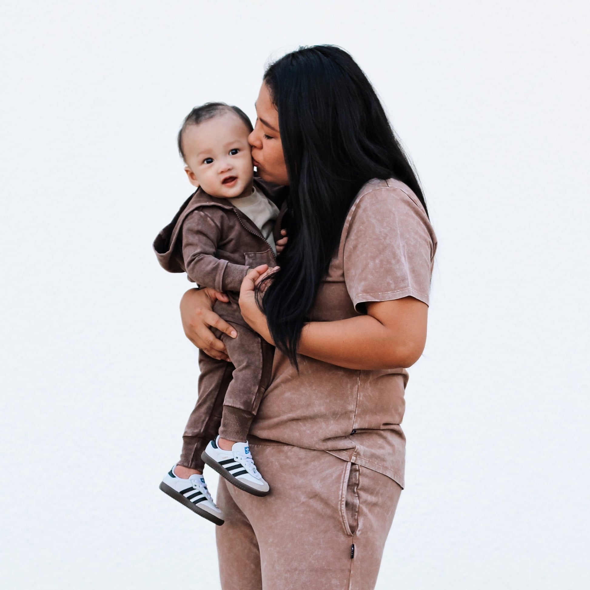 MAMA V-NECK- Bark Snow Wash - The Avenue44