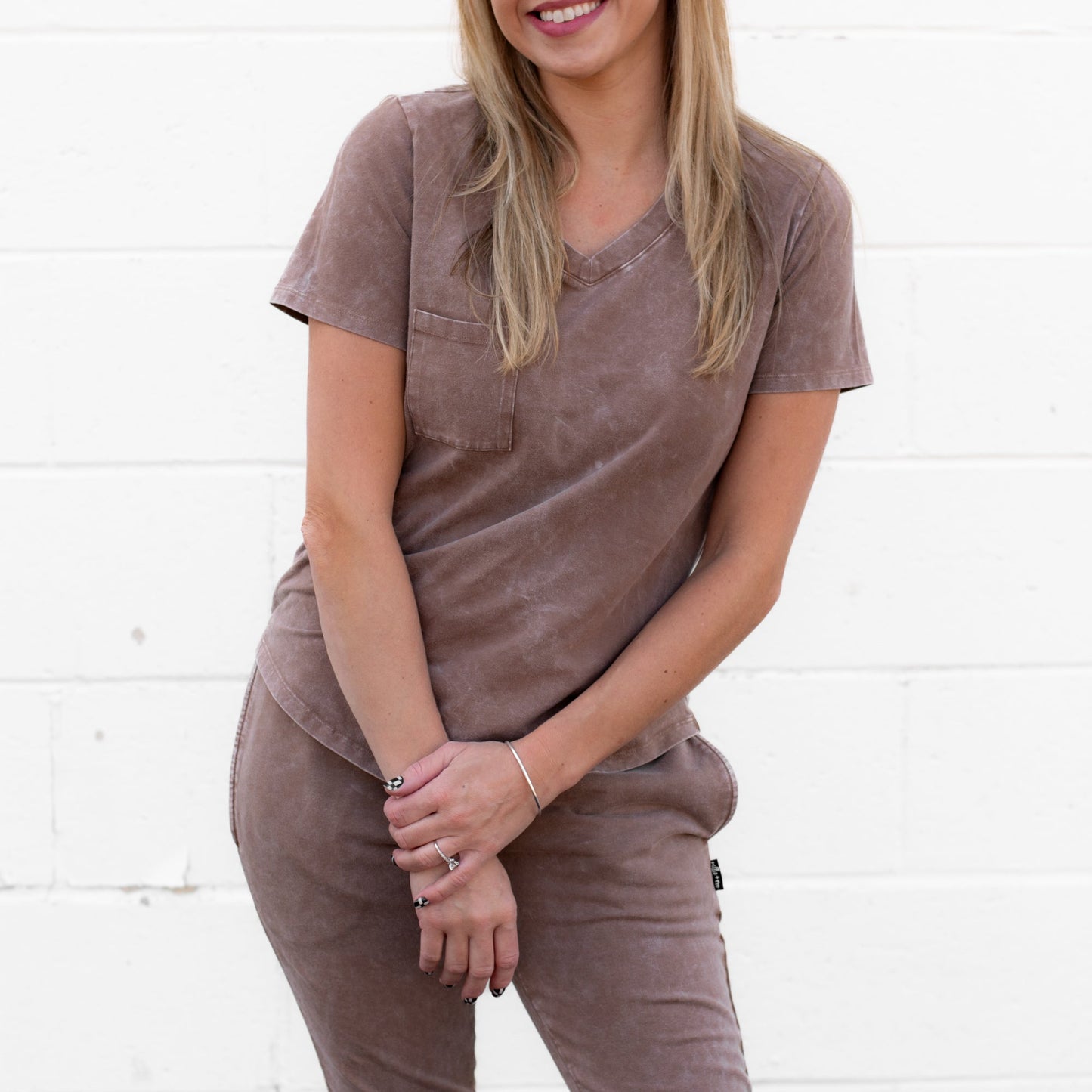 MAMA V-NECK- Bark Snow Wash - The Avenue44